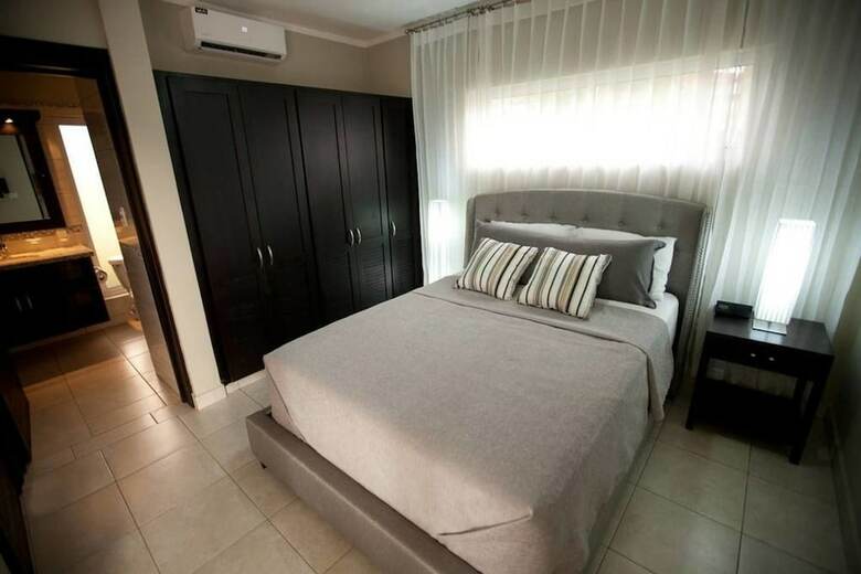 Villa Stylish 3 Bedroom W/ Covered Bbq Area By The Pool