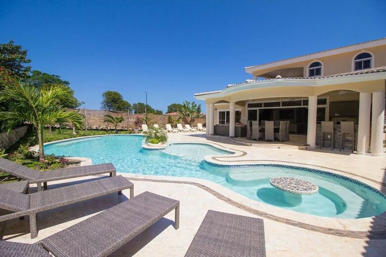 One Of A Kind 6 Bedroom Luxury Villa