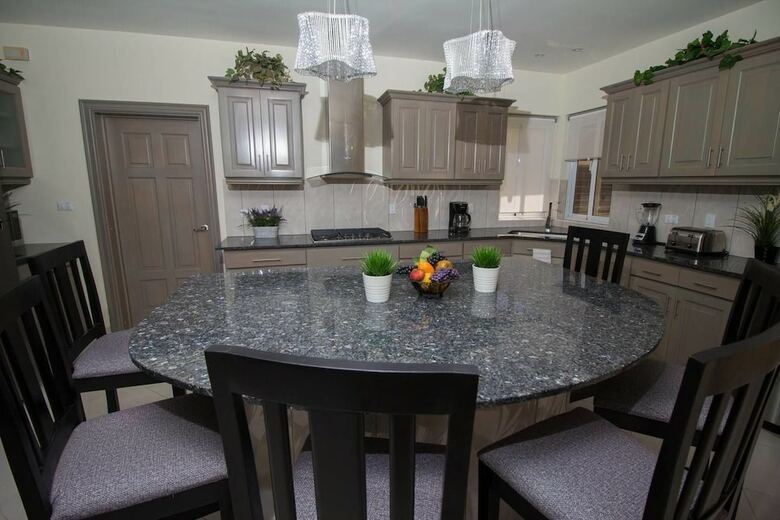 One Of A Kind 6 Bedroom Luxury Villa