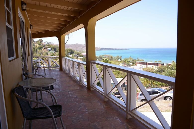 Hillview Apartments