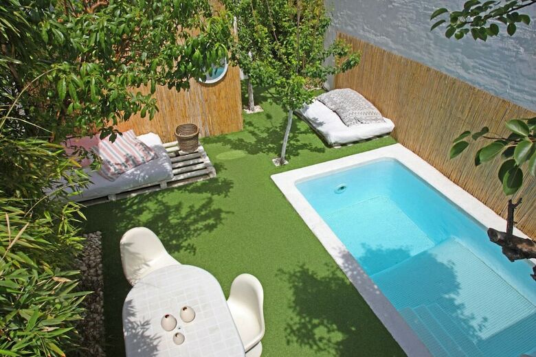 Villa White House
