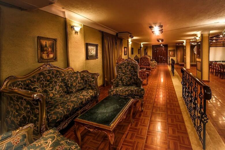 Hotel Adham Compound