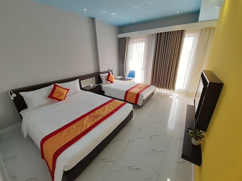 The Six Hotel