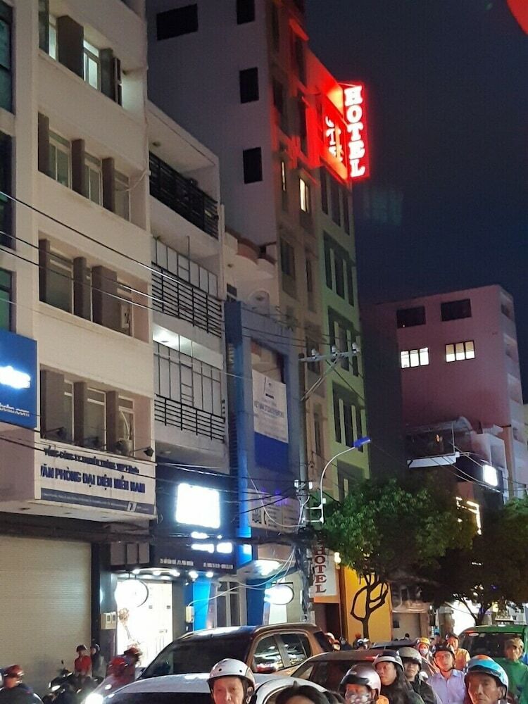 The Six Hotel