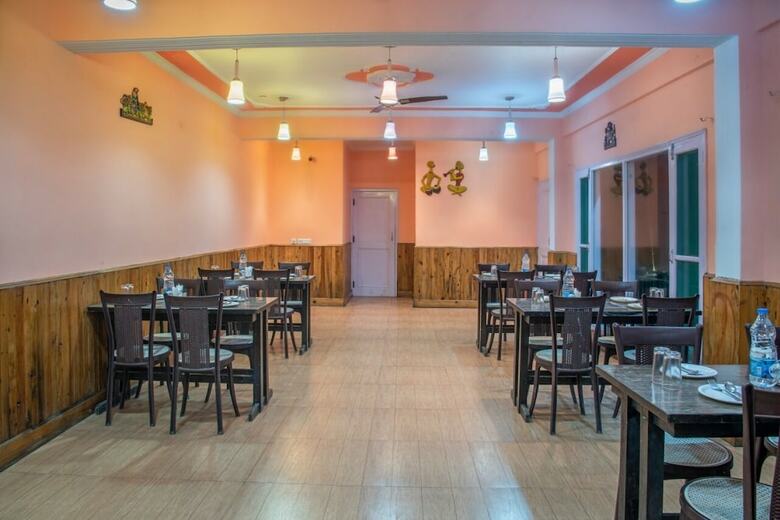Hotel Safarmaina Resort
