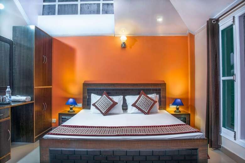 Hotel Safarmaina Resort