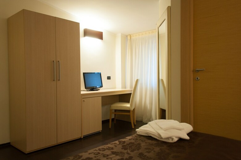 Hotel Sogni D'oro Airport