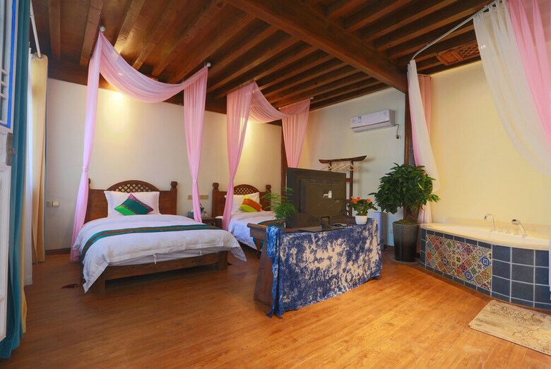 Posada Hua Linglong Courtyard Inn