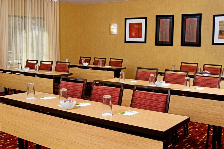 Hotel Courtyard By Marriott Butler Boulevard