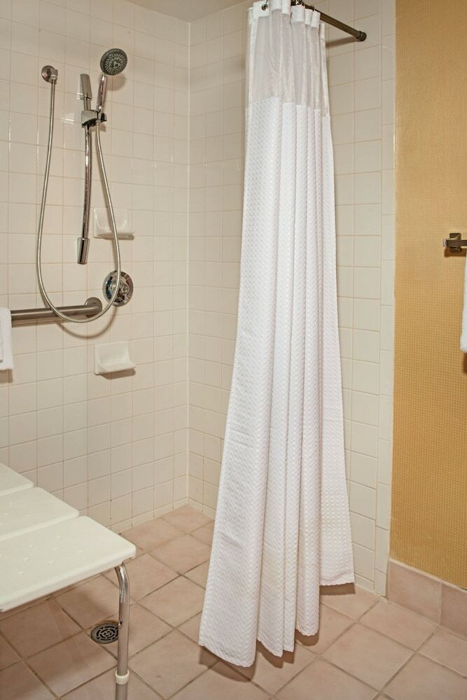 Hotel Courtyard By Marriott Butler Boulevard