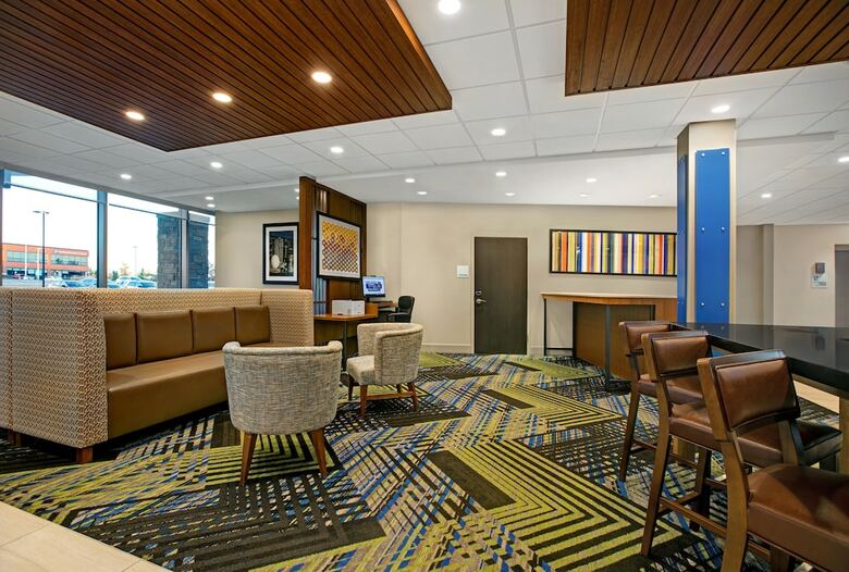 Hotel Holiday Inn Express & Suites Milwaukee - Brookfield