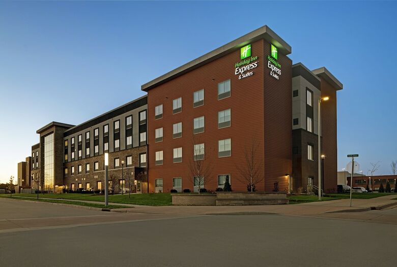Hotel Holiday Inn Express & Suites Milwaukee - Brookfield