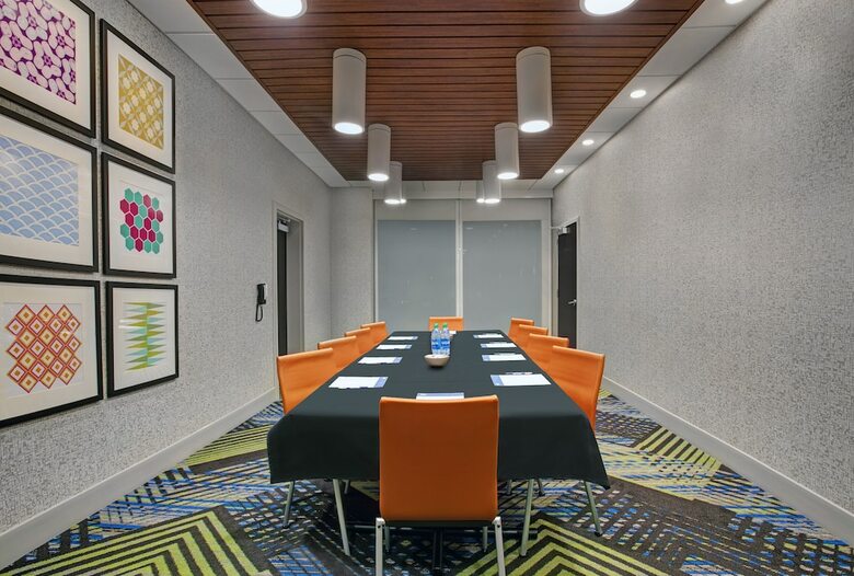 Hotel Holiday Inn Express & Suites Milwaukee - Brookfield