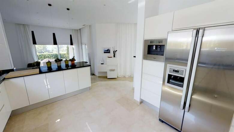 Exquisite Villa Near Beach - Heated Pool