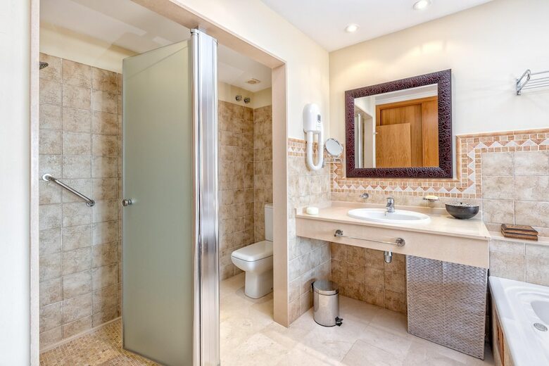 Malibu 8 - Stunning 2br Sea View Condo, Heated Pool