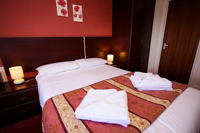 Delmont Hotel