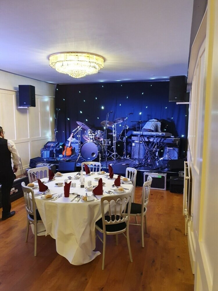 Delmont Hotel