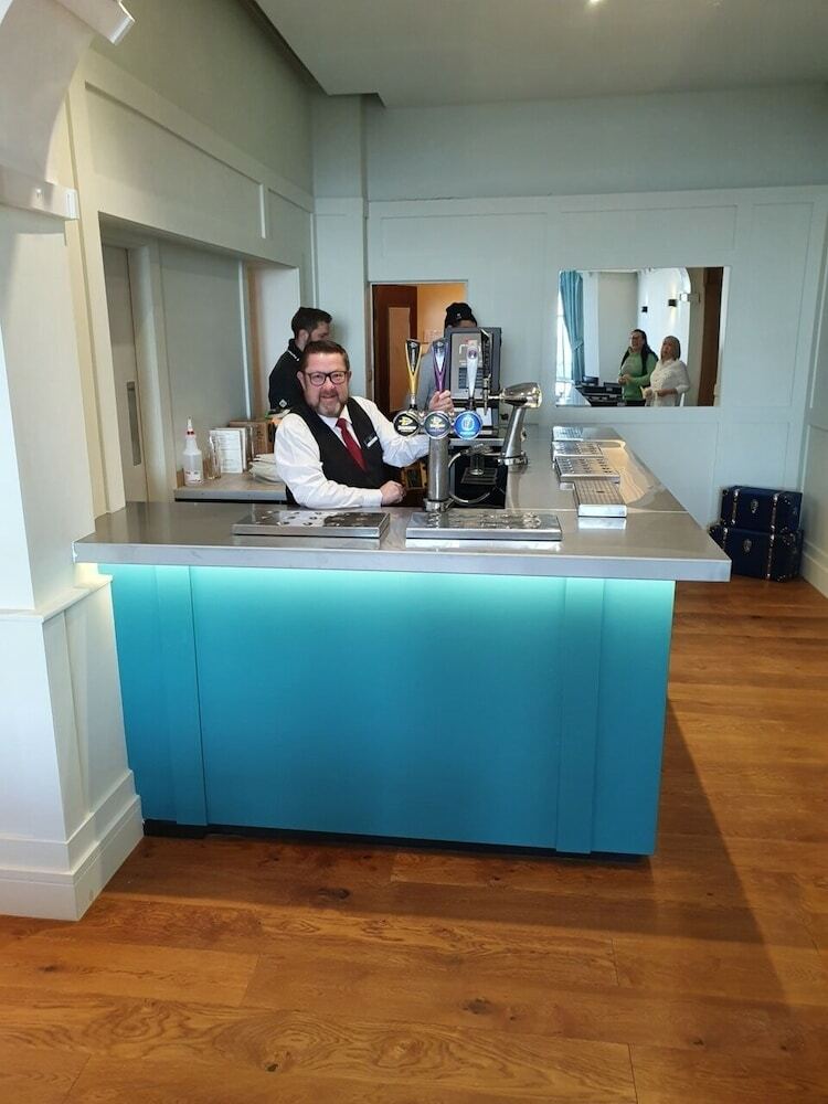 Delmont Hotel