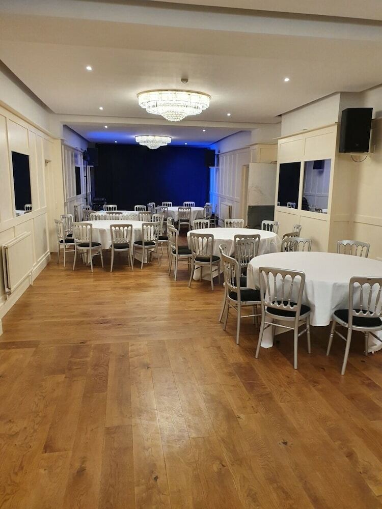 Delmont Hotel