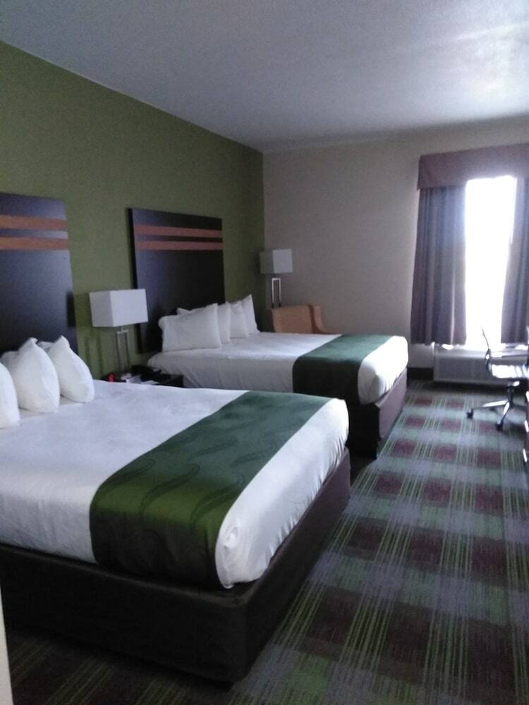Hotel Quality Inn & Suites