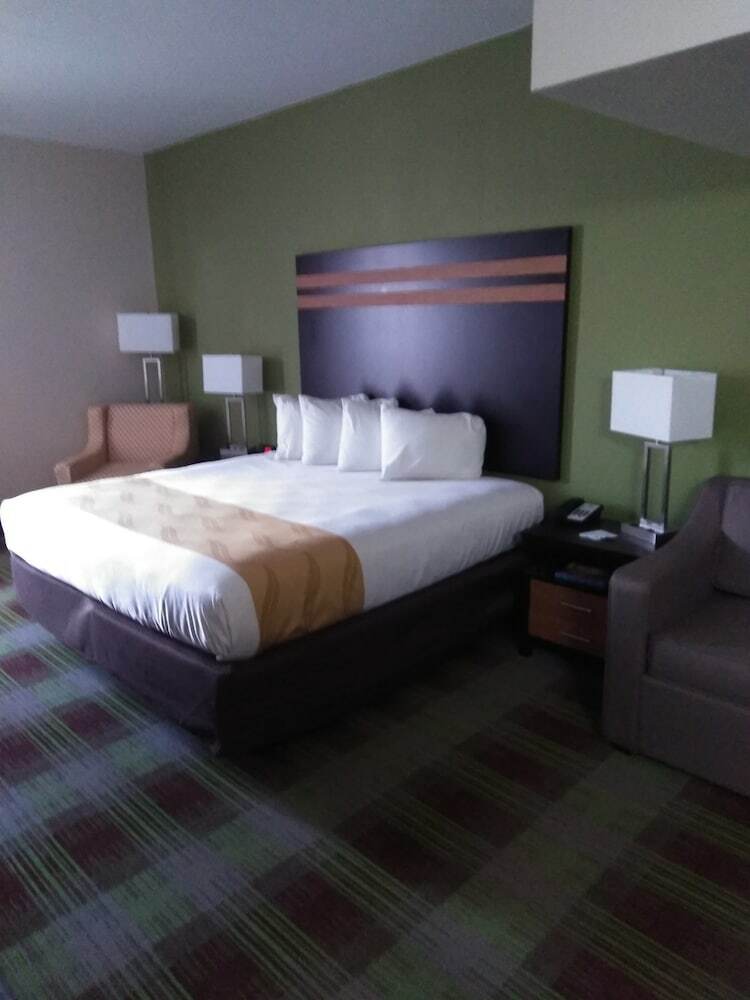 Hotel Quality Inn & Suites