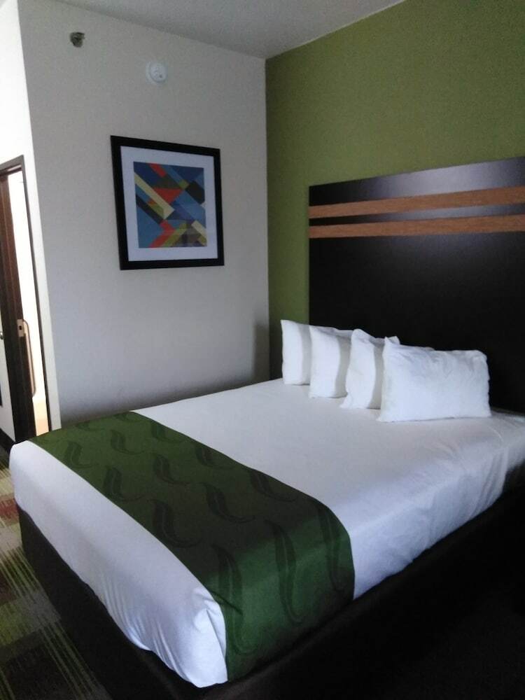 Hotel Quality Inn & Suites