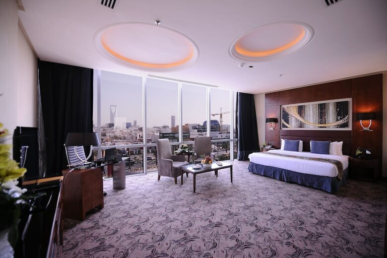 Hotel Al Hamra Palace By Warwick