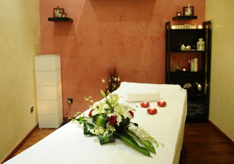 Hotel Al Hamra Palace By Warwick