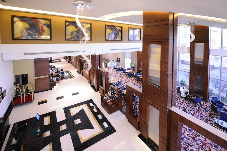 Hotel Al Hamra Palace By Warwick