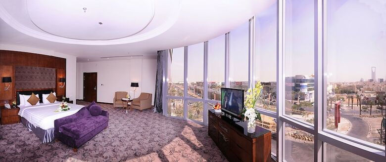 Hotel Al Hamra Palace By Warwick