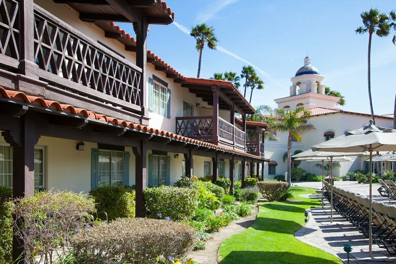 Embassy Suites By Hilton Mandalay Beach Hotel & Resort