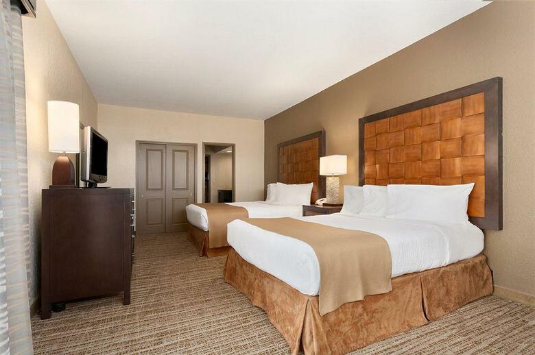 Embassy Suites By Hilton Mandalay Beach Hotel & Resort