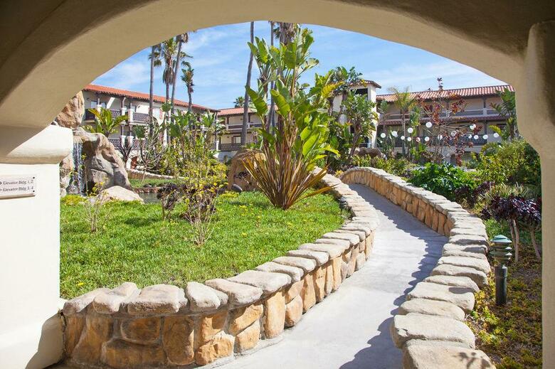 Embassy Suites By Hilton Mandalay Beach Hotel & Resort