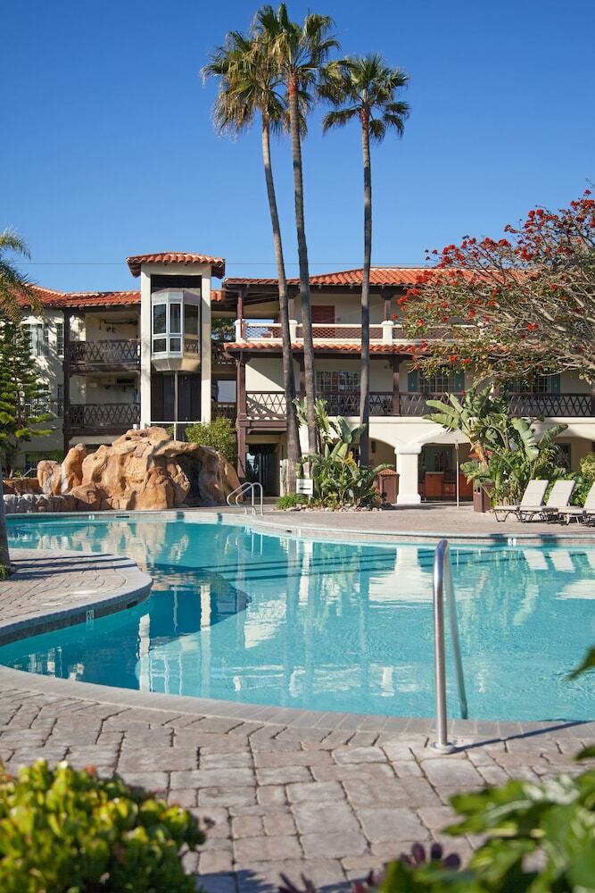 Embassy Suites By Hilton Mandalay Beach Hotel & Resort