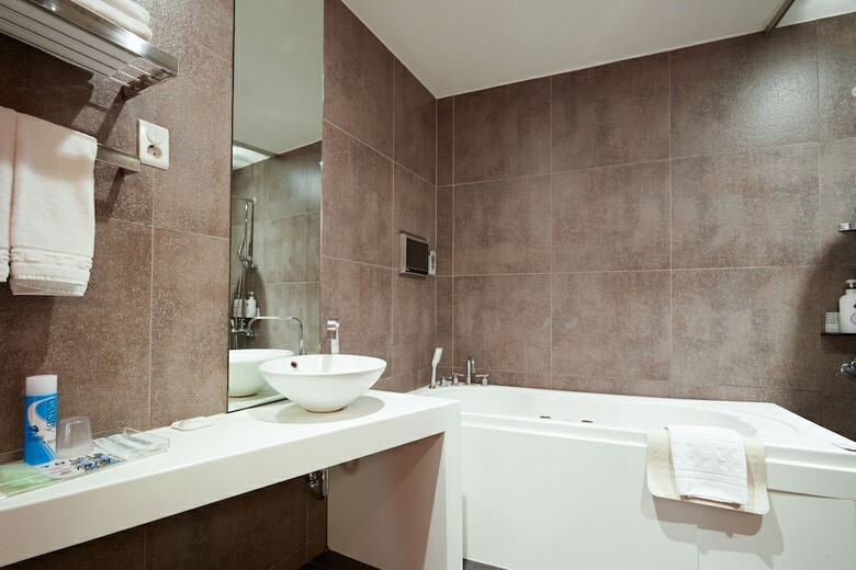 Tria Hotel