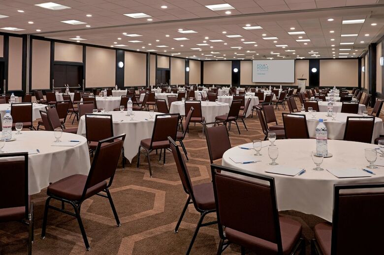 Hotel Element Toronto Airport