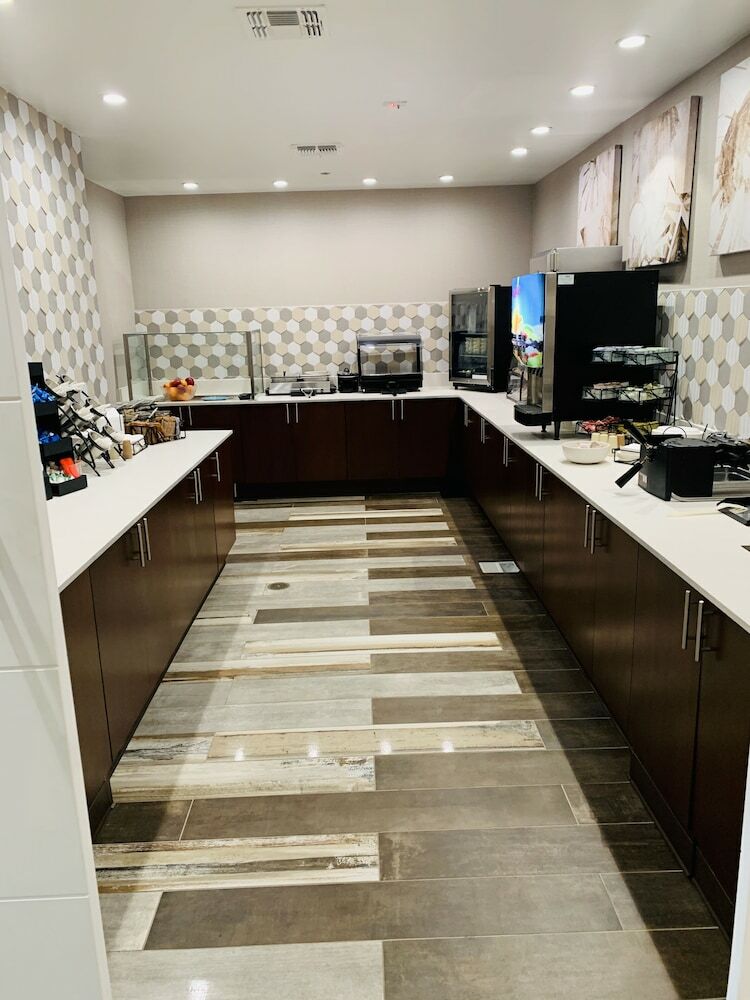 Windmill Suites Surprise, Ascend Hotel Collection