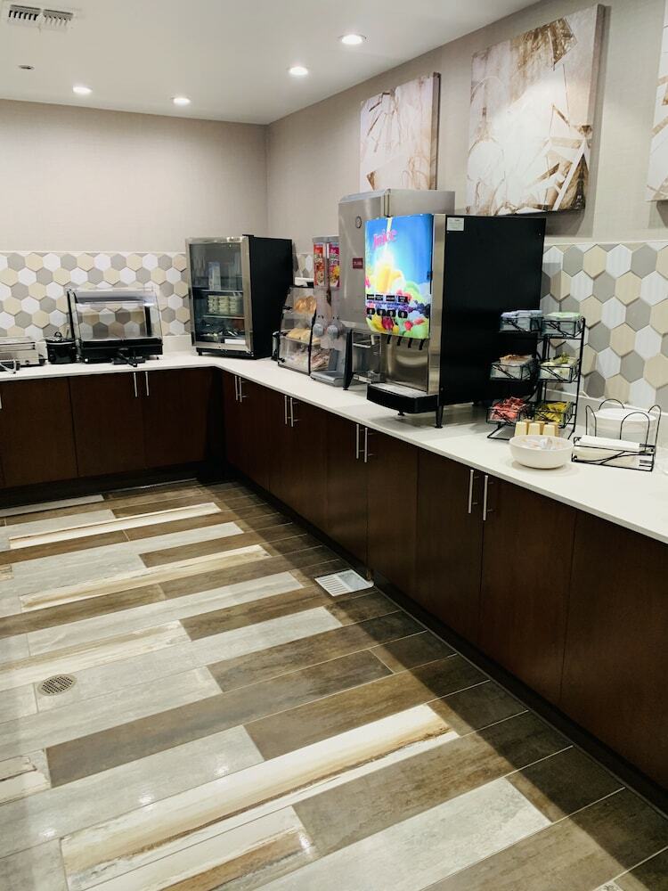 Windmill Suites Surprise, Ascend Hotel Collection