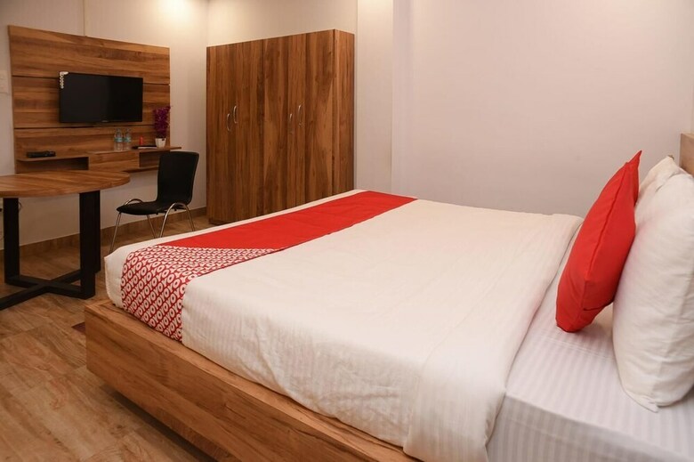 Hotel La Castle Residency