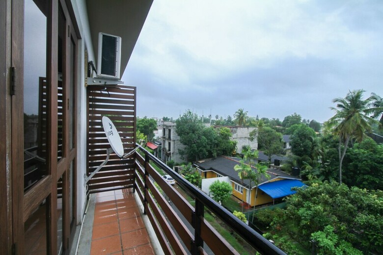 Hotel Oyo 387 Iddamal Apartments