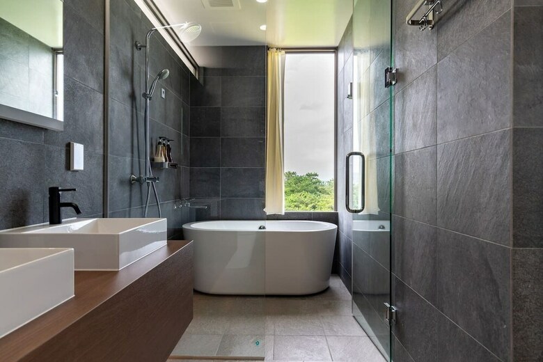 Luxury Hillside Villa With Sea Views