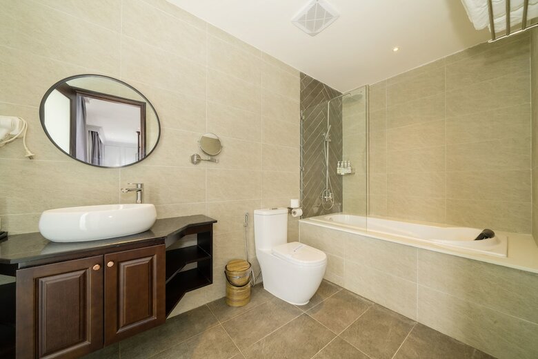 Eco Lux Riverside Hotel