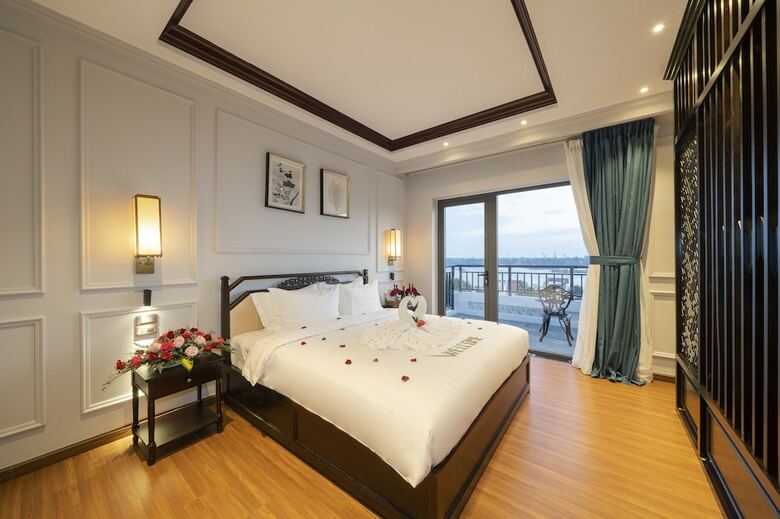 Eco Lux Riverside Hotel