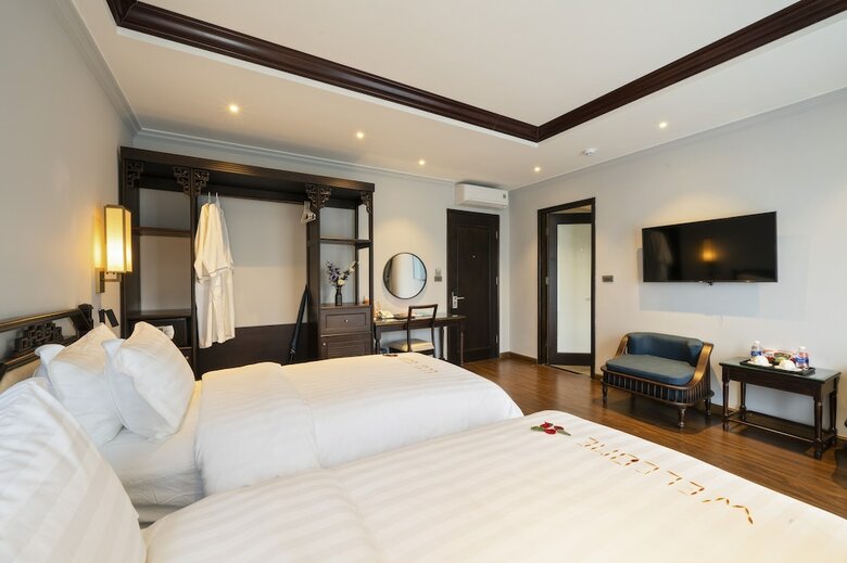 Eco Lux Riverside Hotel