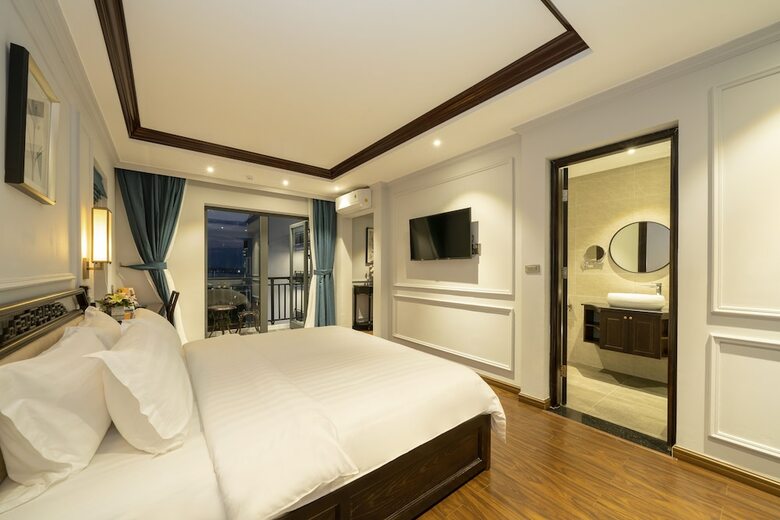 Eco Lux Riverside Hotel
