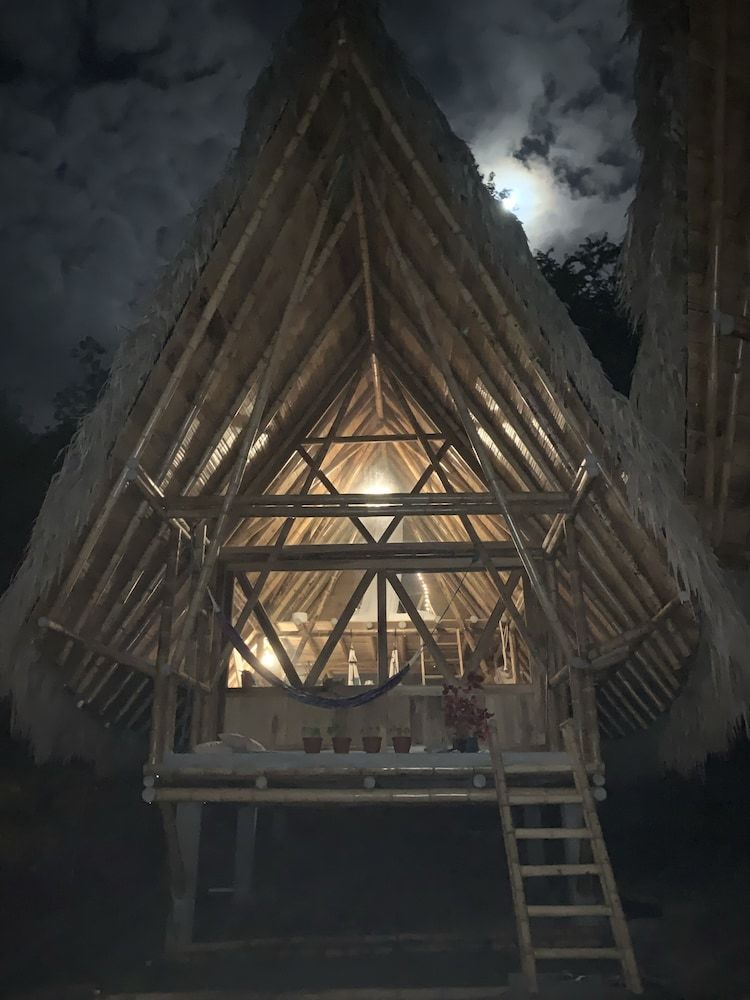 Hostal Wild Child Village