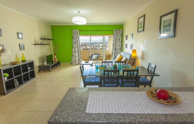 B44 - Alto Do Quint�o Central Apartment