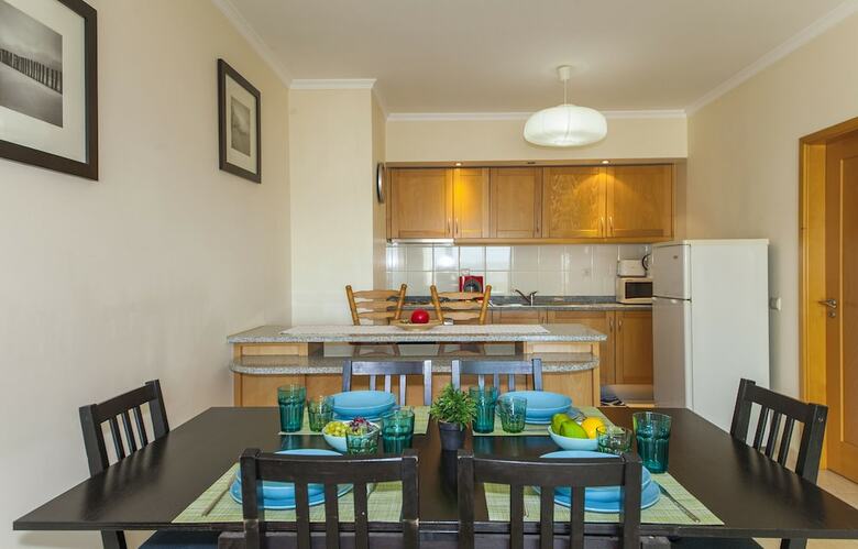 B44 - Alto Do Quint�o Central Apartment