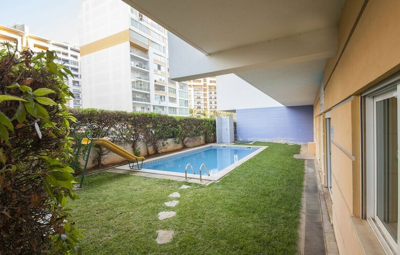 B44 - Alto Do Quint�o Central Apartment
