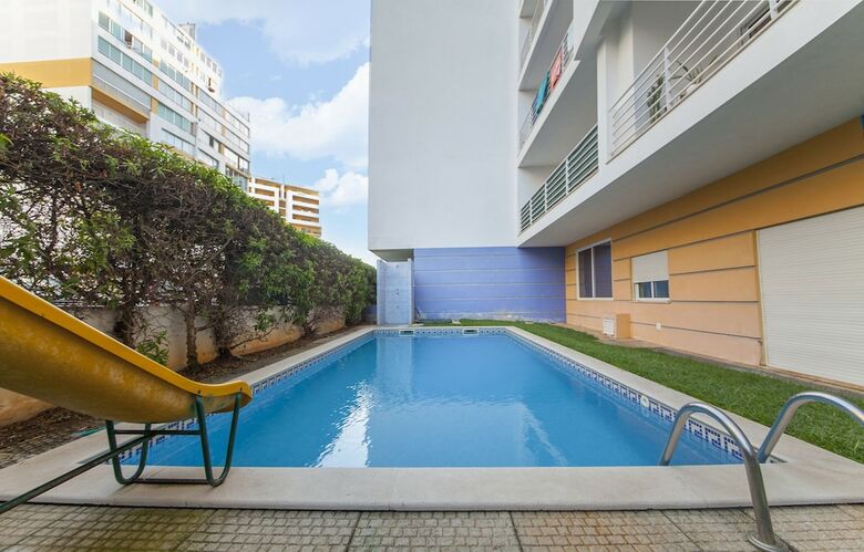 B44 - Alto Do Quint�o Central Apartment